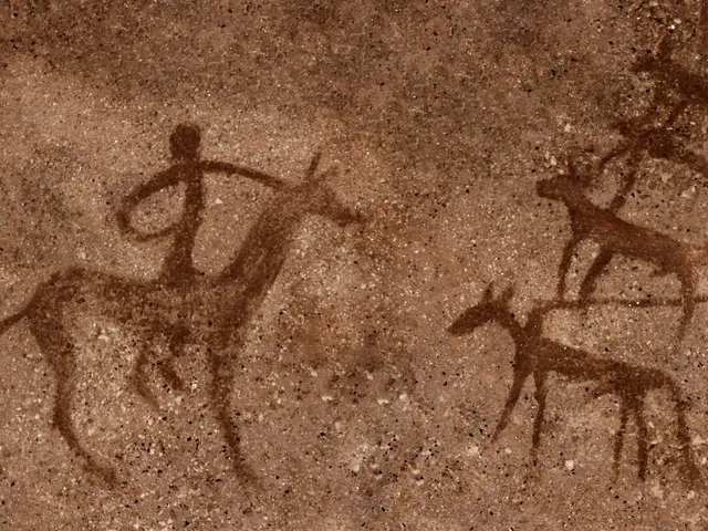 వేటలో పురాతన వ్యక్తుల సమూహం.